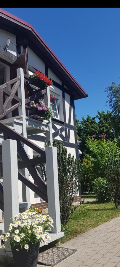 Nadmorskie Apartamenty Устка Экстерьер фото